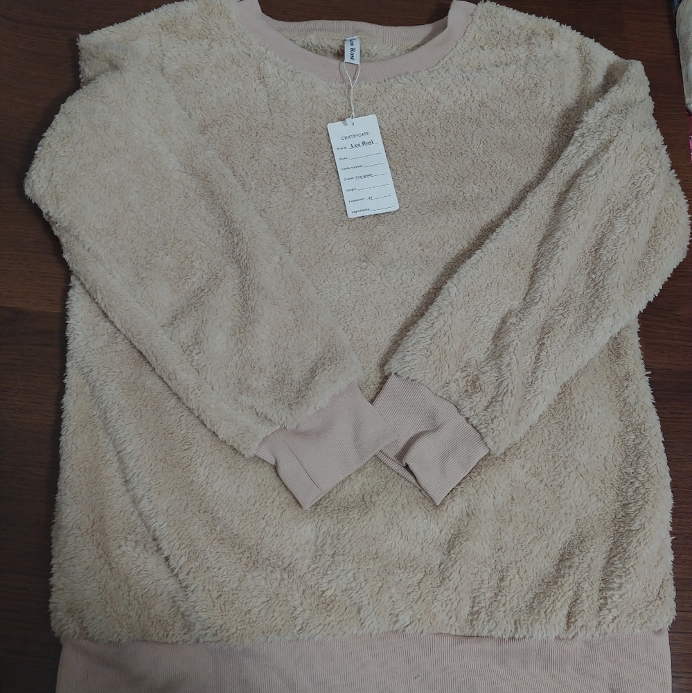 NWT Woman's Leo Rosi Fitted Sherpa Sweatshirt - Picture 2 of 5